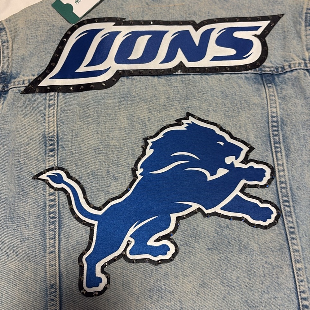 *NWT* Lions denim jacket with rhinestones